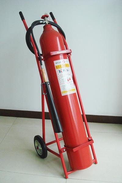طفايات حريق بعجلات CO2